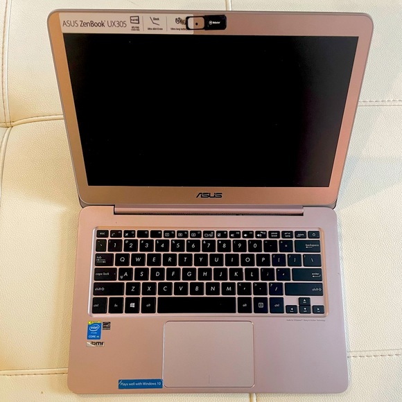 ASUS ZenBook UX305 laptop Rosegold
